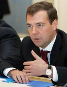 Медведев предложил офицерам ВС обсудить армейскую реформу