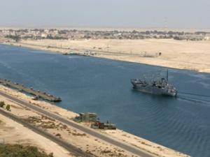 Иранские военные корабли вошли в Суэцкий канал