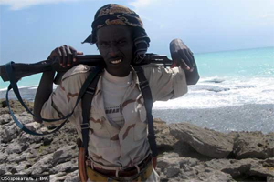 Сомалийские пираты угрожают убить захваченную семью из Дании