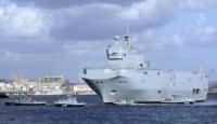 Франция направит к берегам Ливии вертолетоносец 
