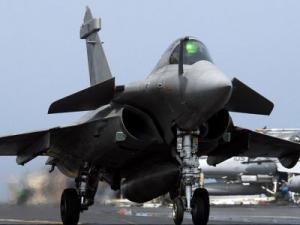 Французские самолеты уничтожили крупный склад оружия войск Каддафи